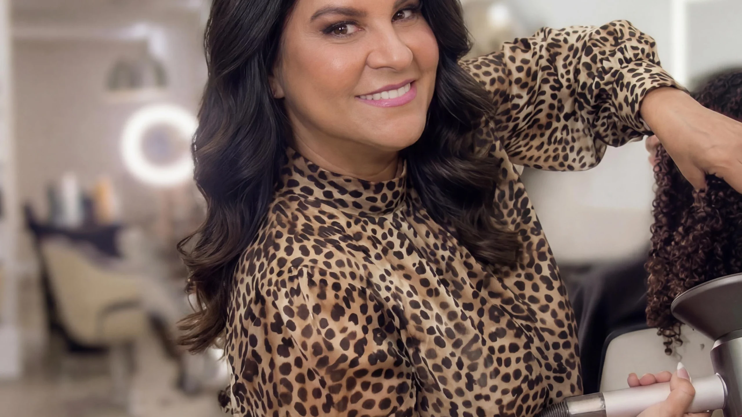 Salão icônico reinaugura com linha natural para cabelos étnicos