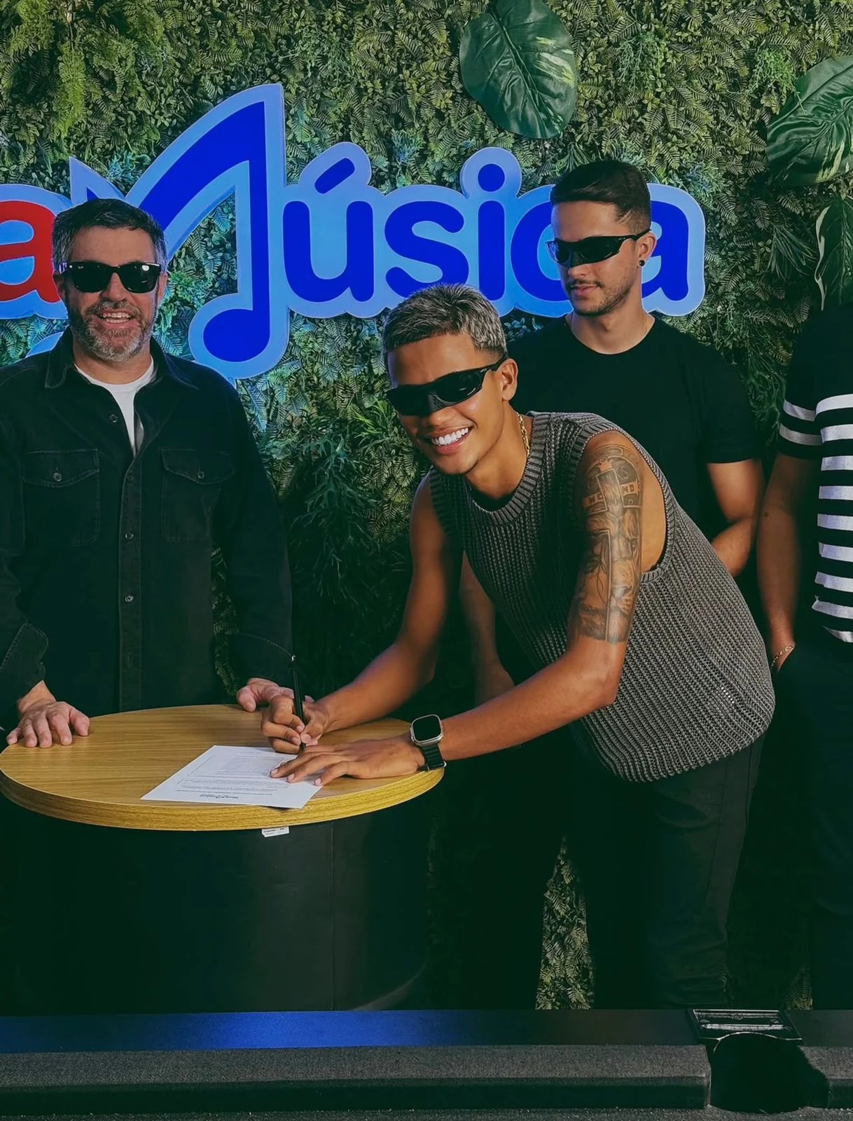 "Sina de Ofélia" viraliza e leva Heitor Santos ao Top 10 do Spotify