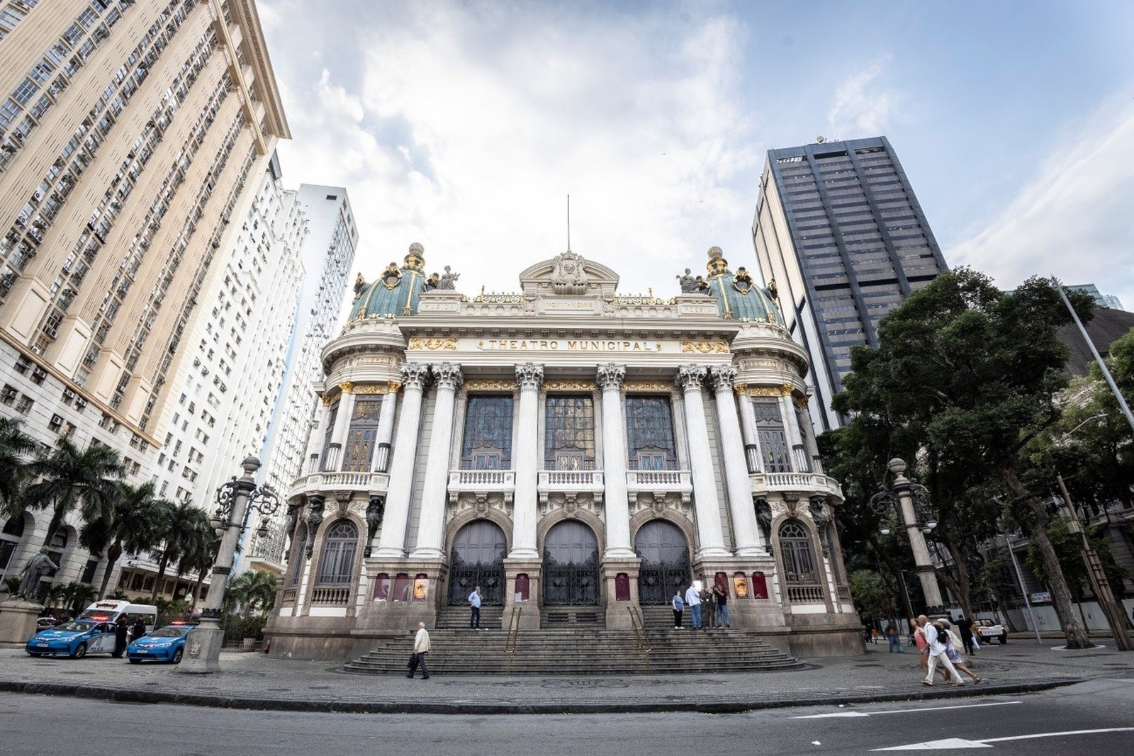 Teatro Municipal de Rio abre concurso con 110 plazas