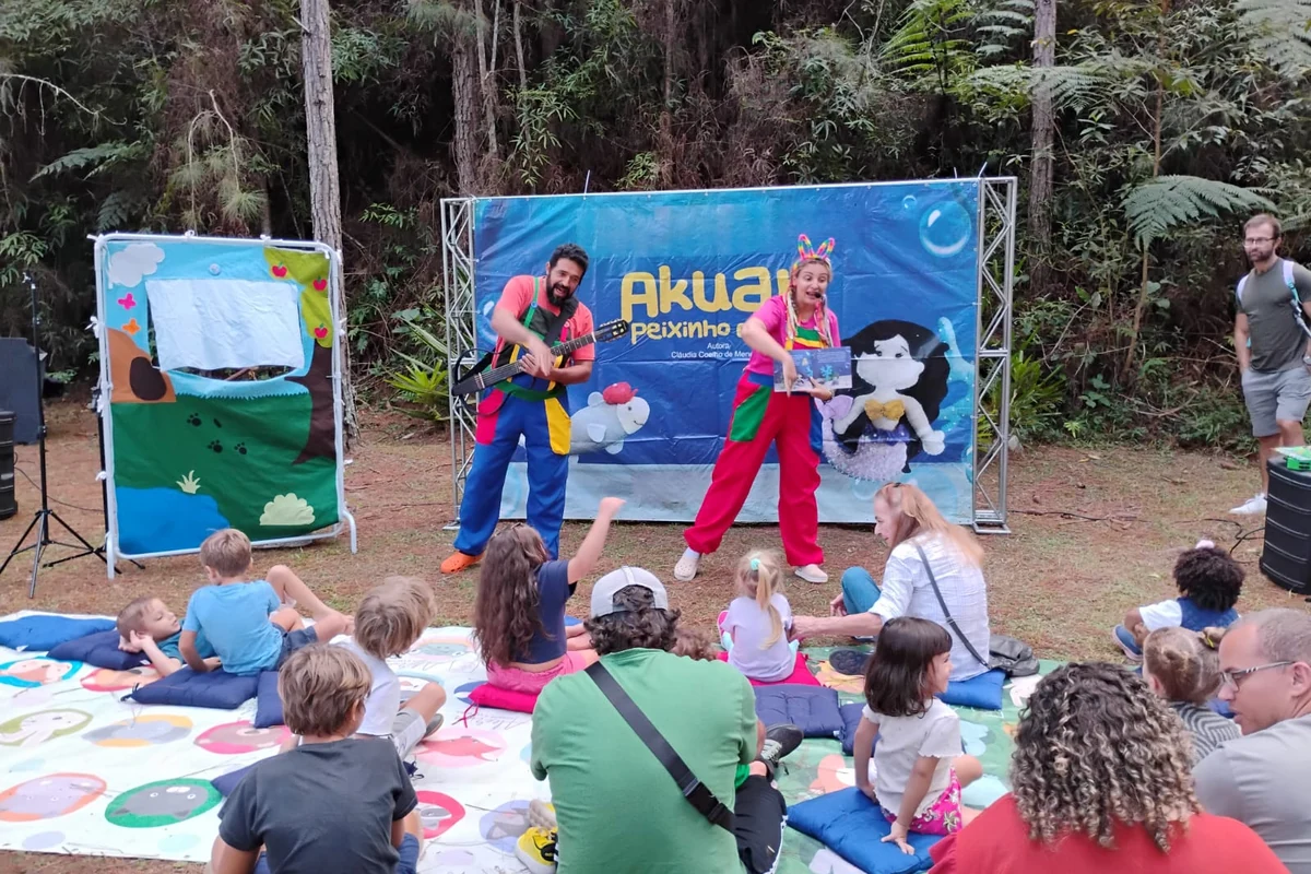 A feira que leva literatura e jongo ao interior do RJ