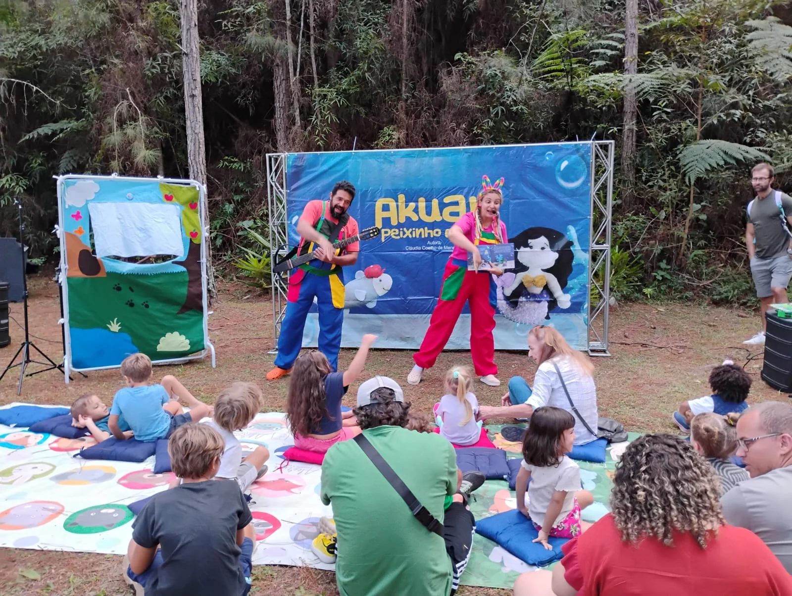 A feira que leva literatura e jongo ao interior do RJ