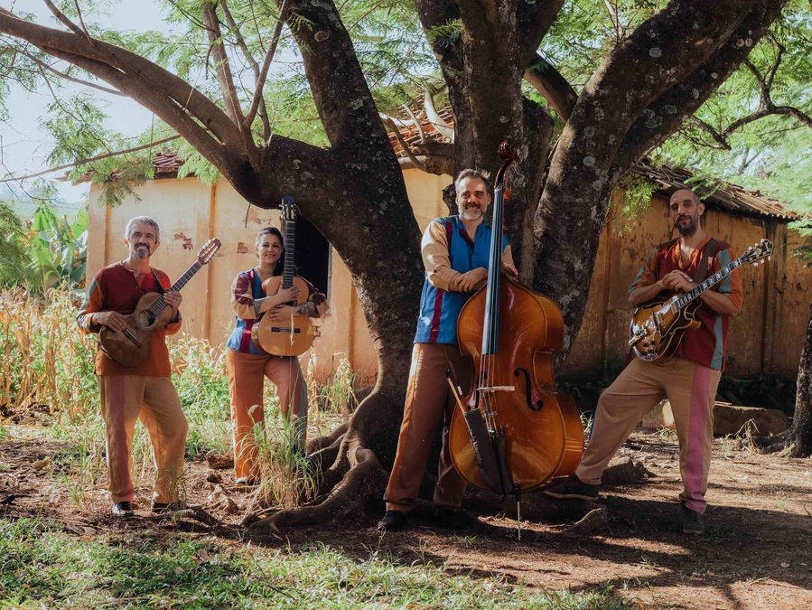 A viola caipira que reinventa o sertão em 13 faixas