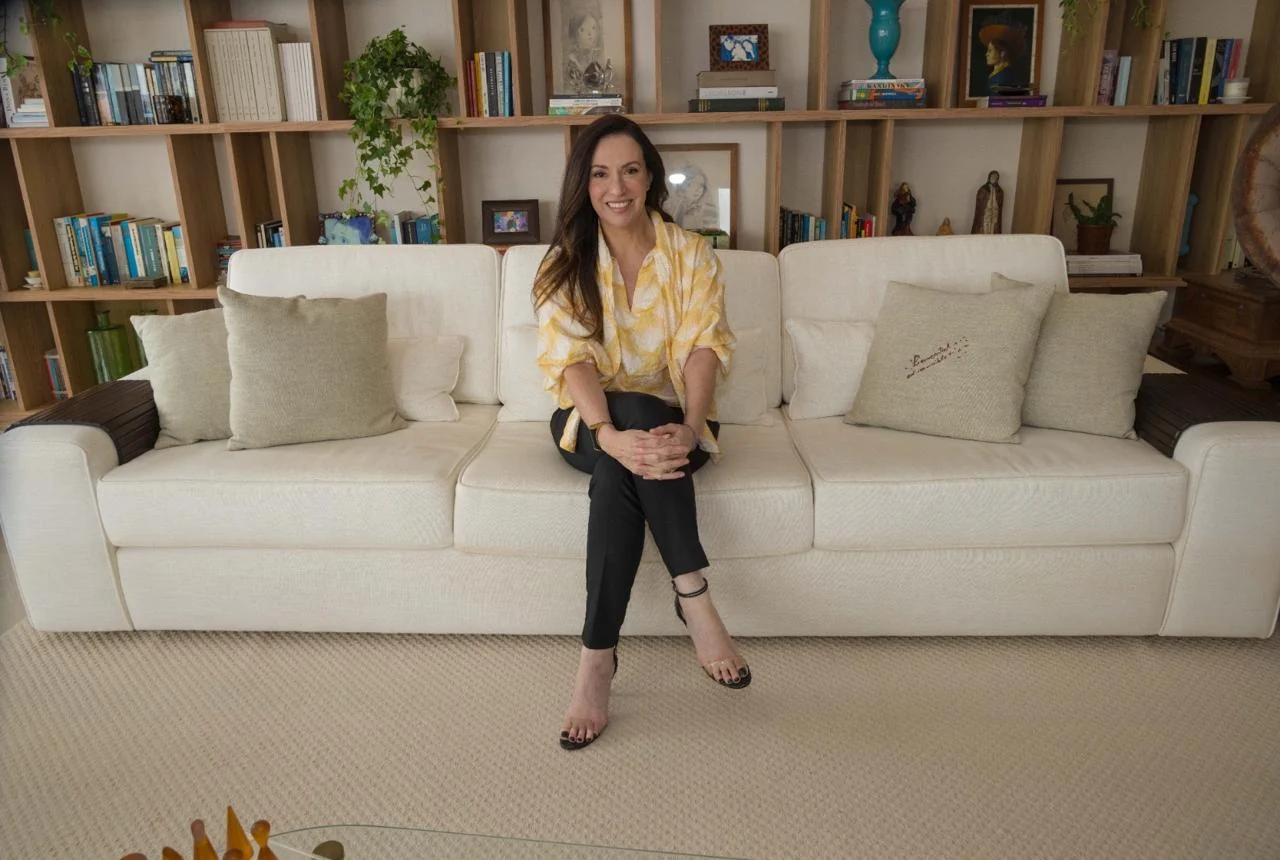 Ana da Nova transforma memórias em arte na sua 1ª individual