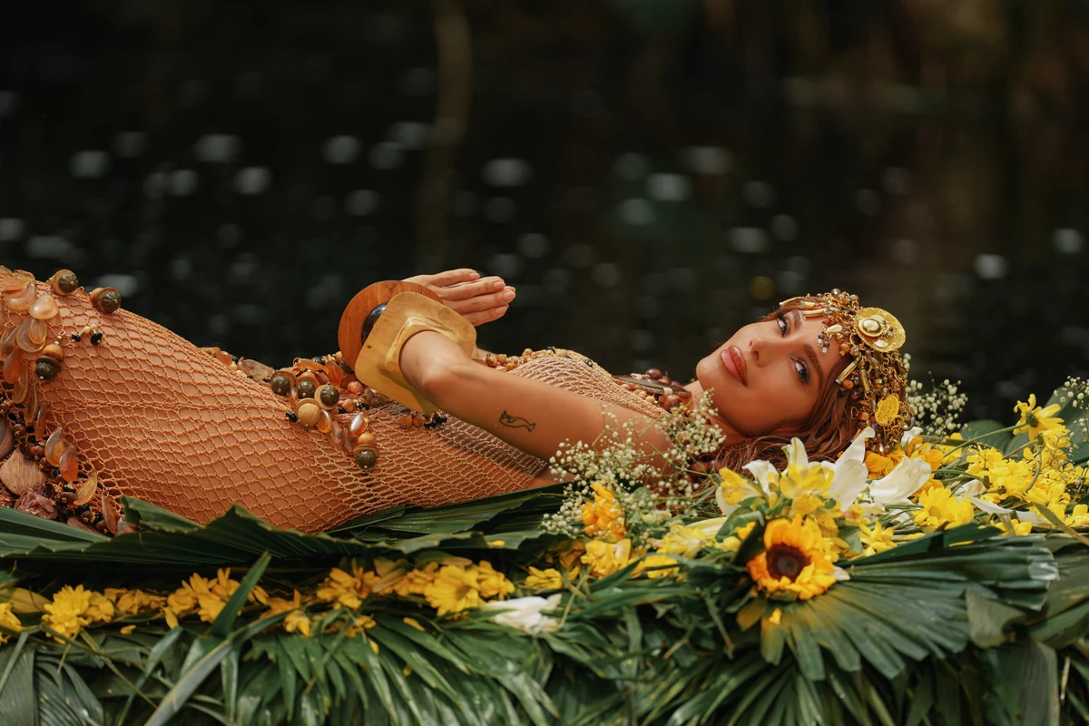 Anitta fecha EQUILIBRIVM com rito de cura e memória