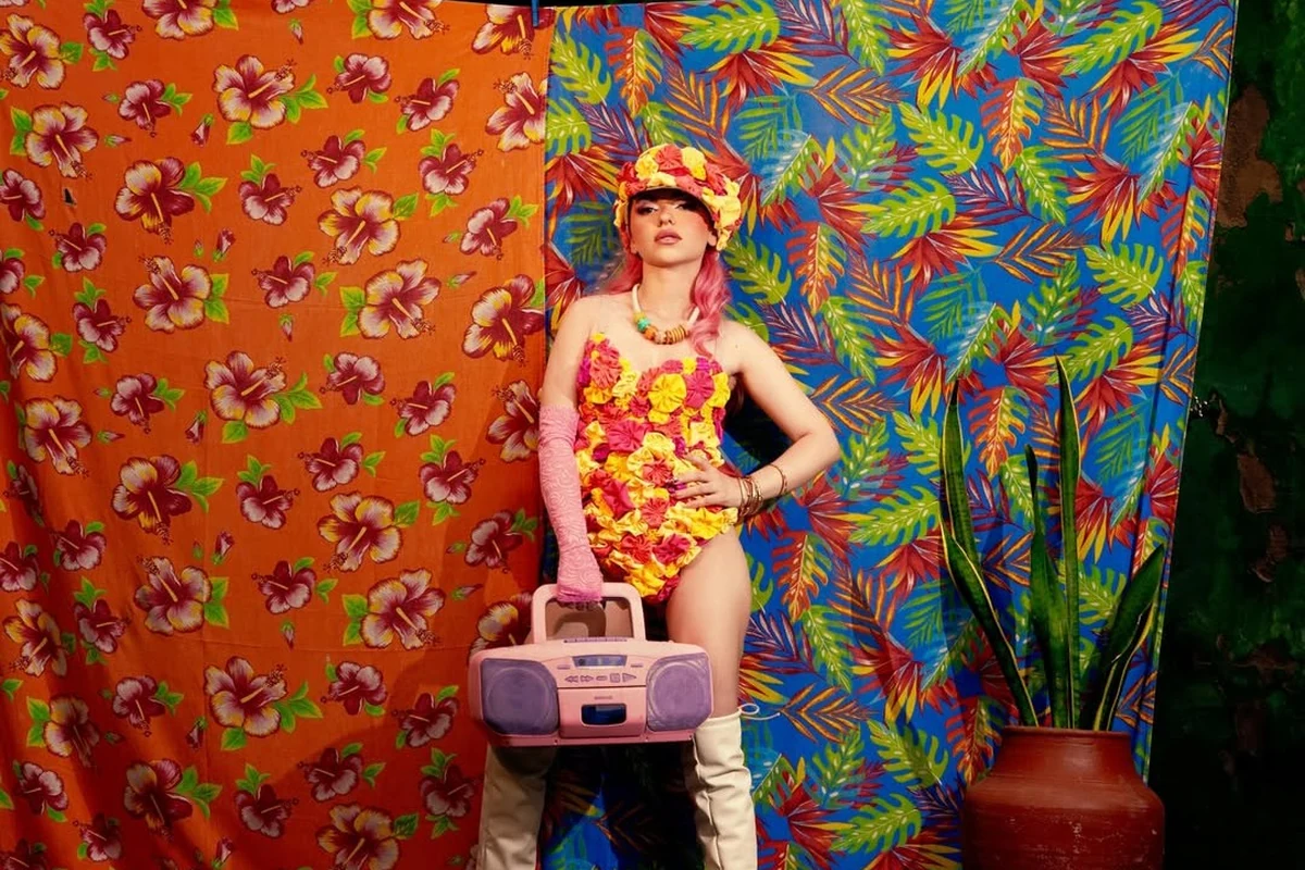 camaleoa transforma fortaleza em desejo em novo clipe featured