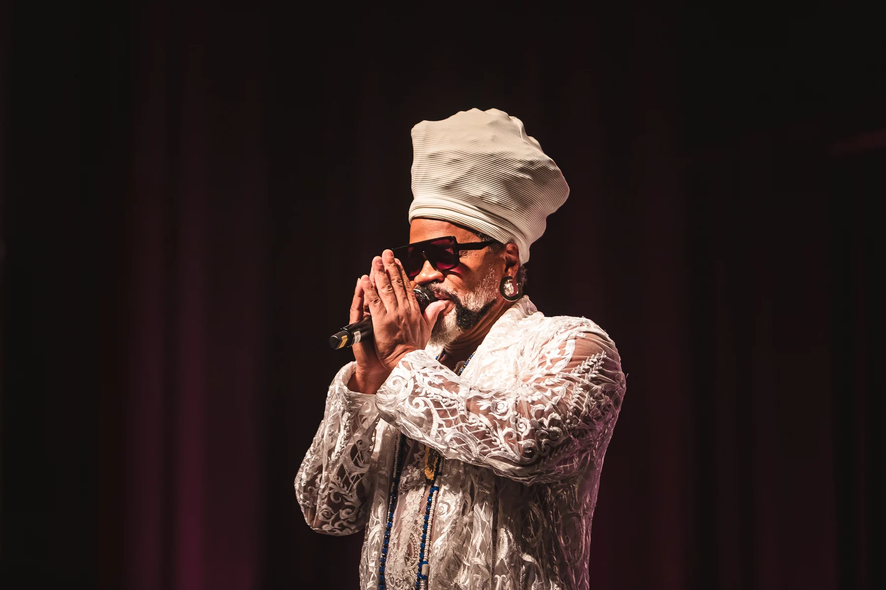 Carlinhos Brown e orquestra tomam praça de BH de graça