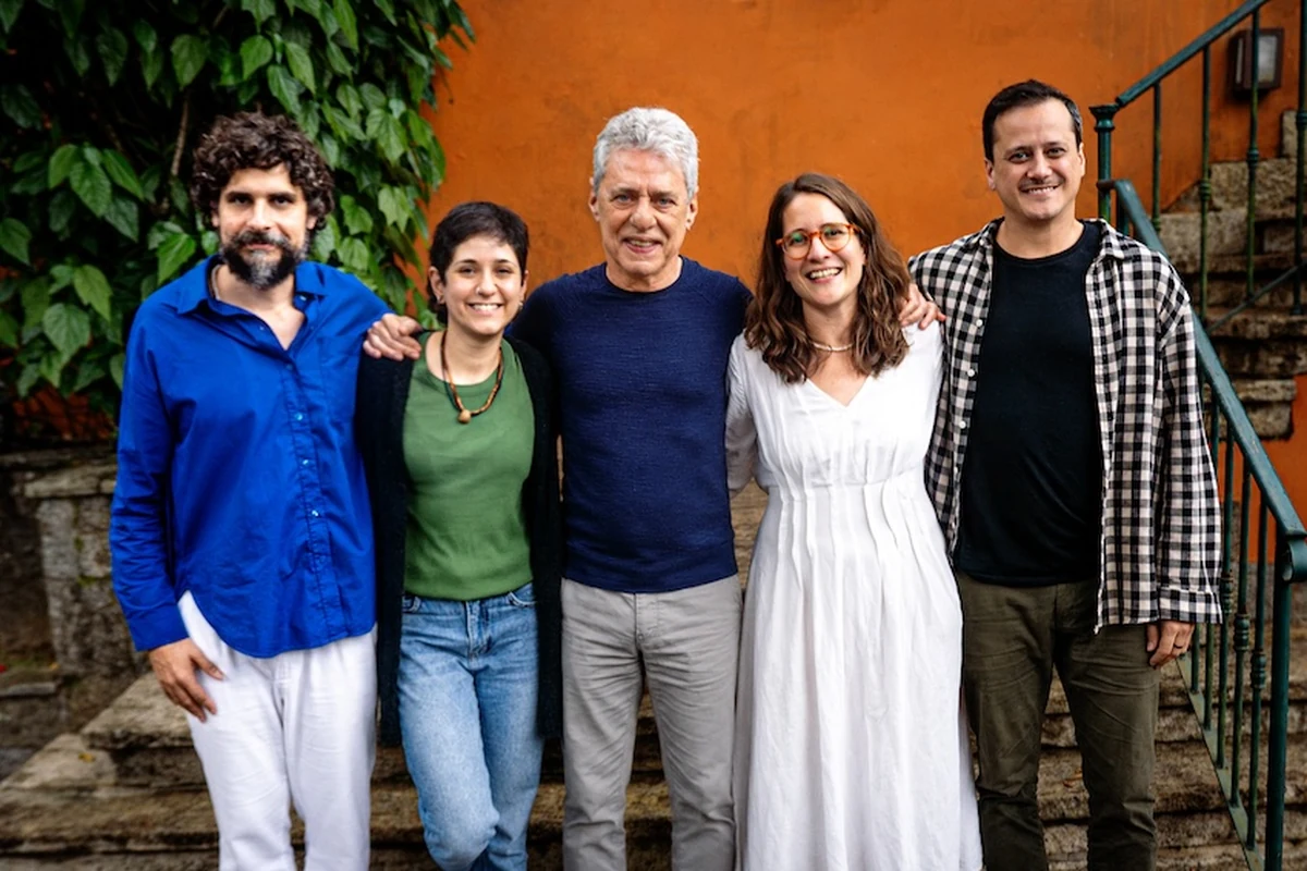 Chico Buarque e netas gravam com quarteto que o emocionou