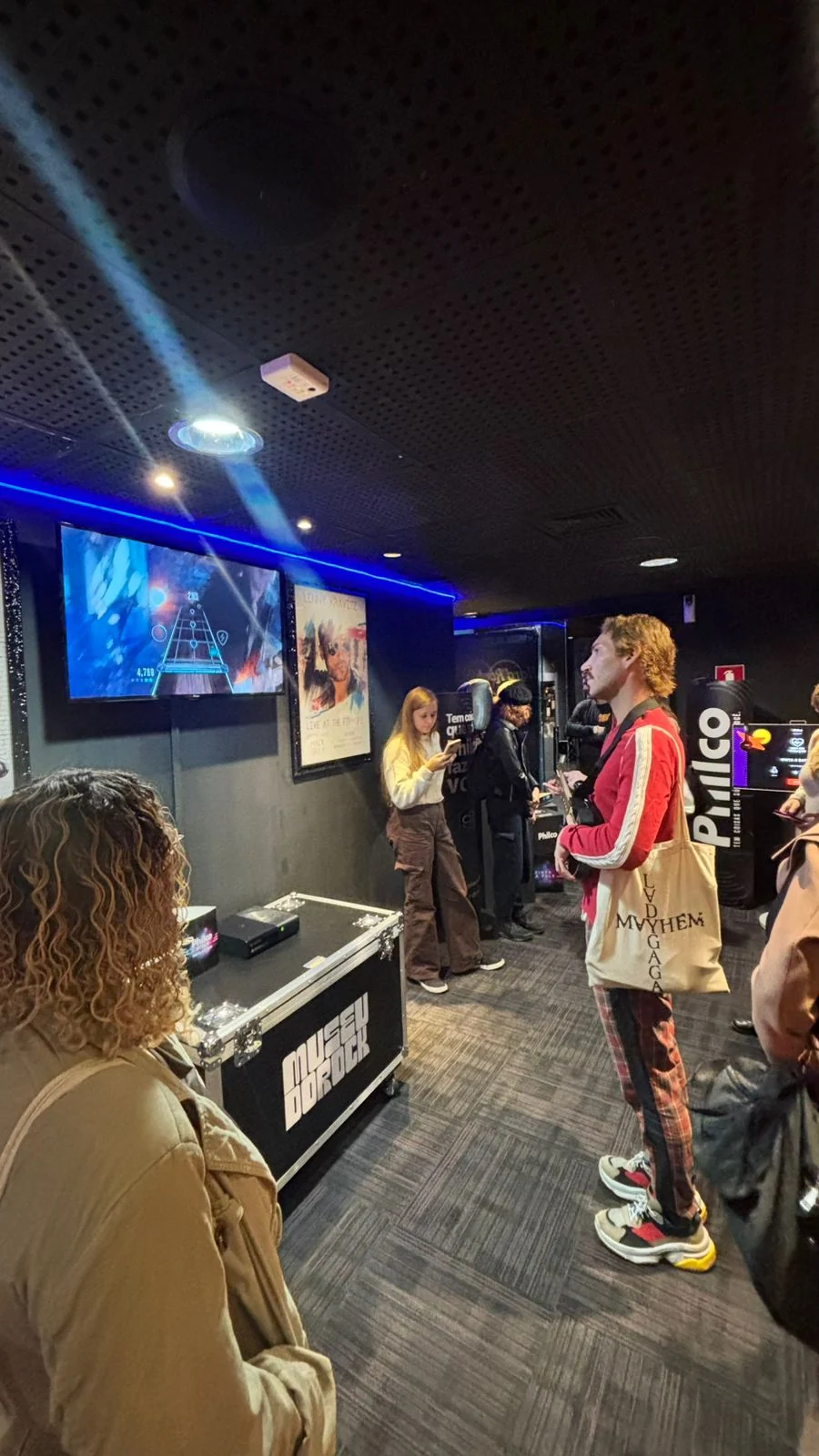 Curitiba transforma o rock em experiência imersiva