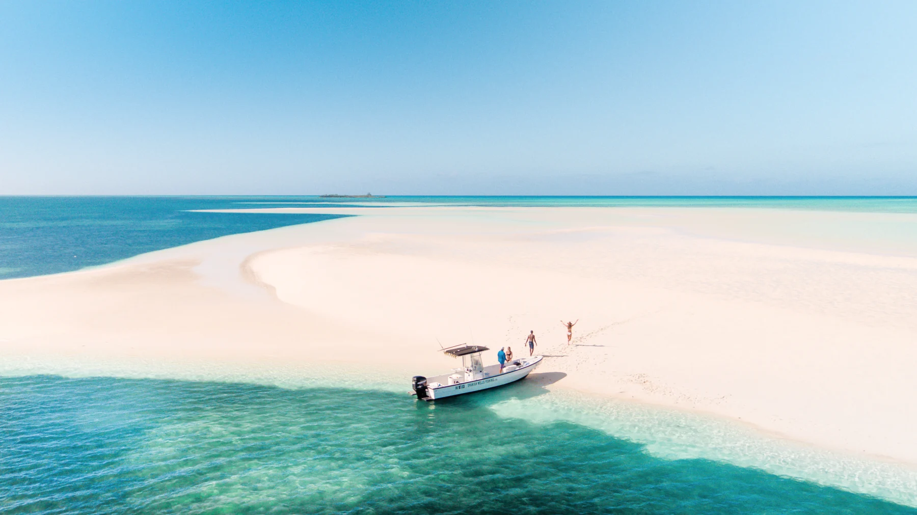 Das arquibancadas ao silêncio: as Bahamas te esperam