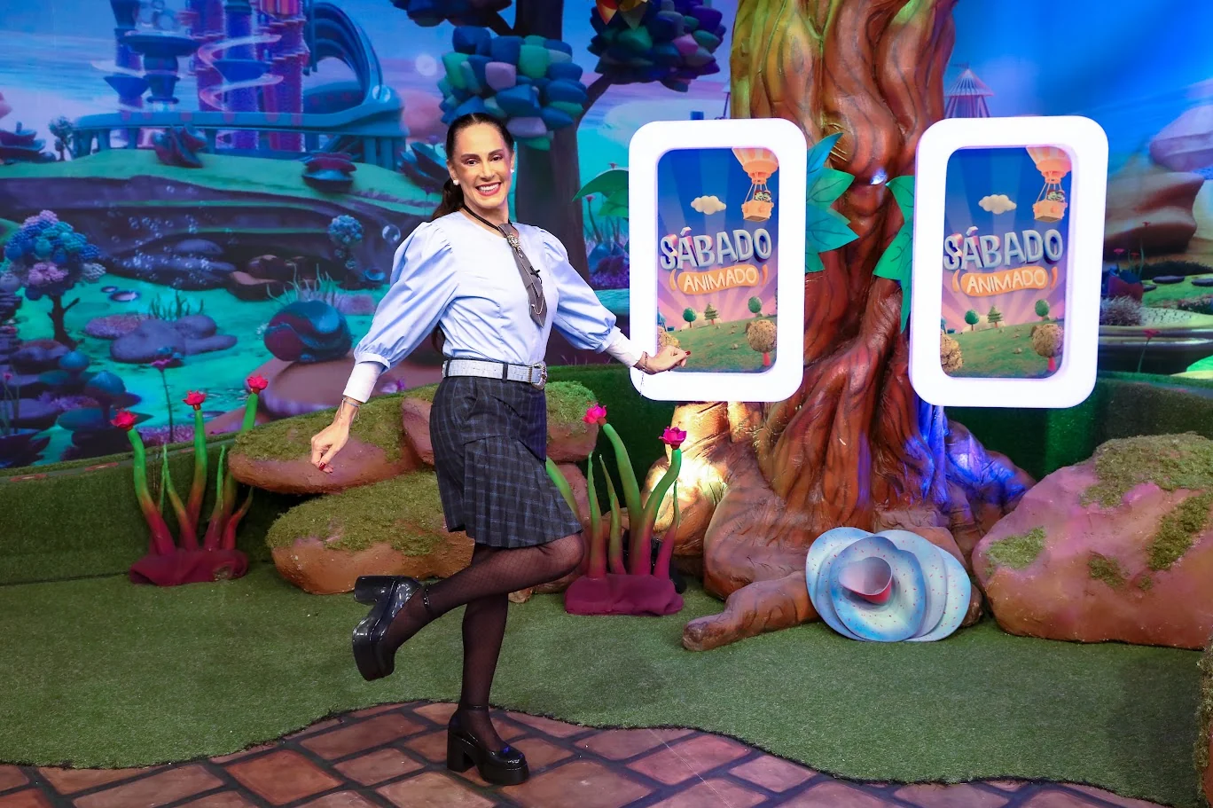 Emília vira bruxa e muda o rumo do Sábado Animado