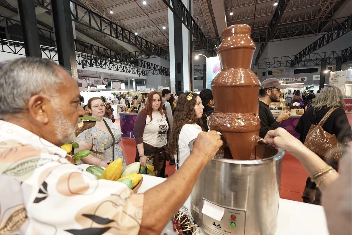 Escultura de chocolate marca fim do Chocolat Brasília