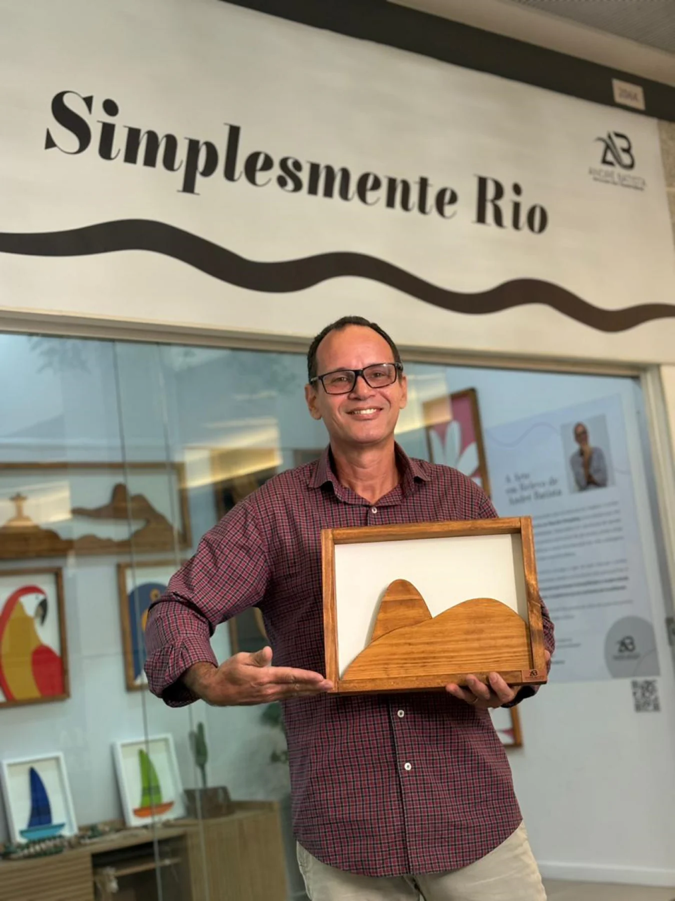 Esculturas de madeira que reinventam o Rio no Recreio Shopping