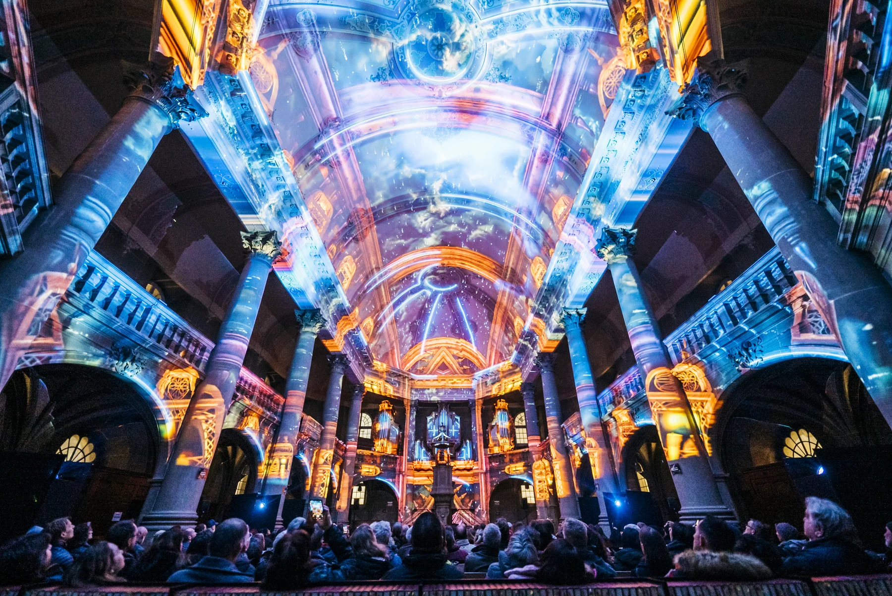 Igreja no Rio vira espetáculo imersivo de luz