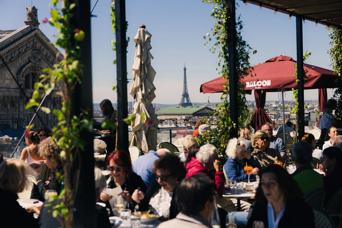 Julien Sebbag abre bistrô no rooftop mais icônico de Paris