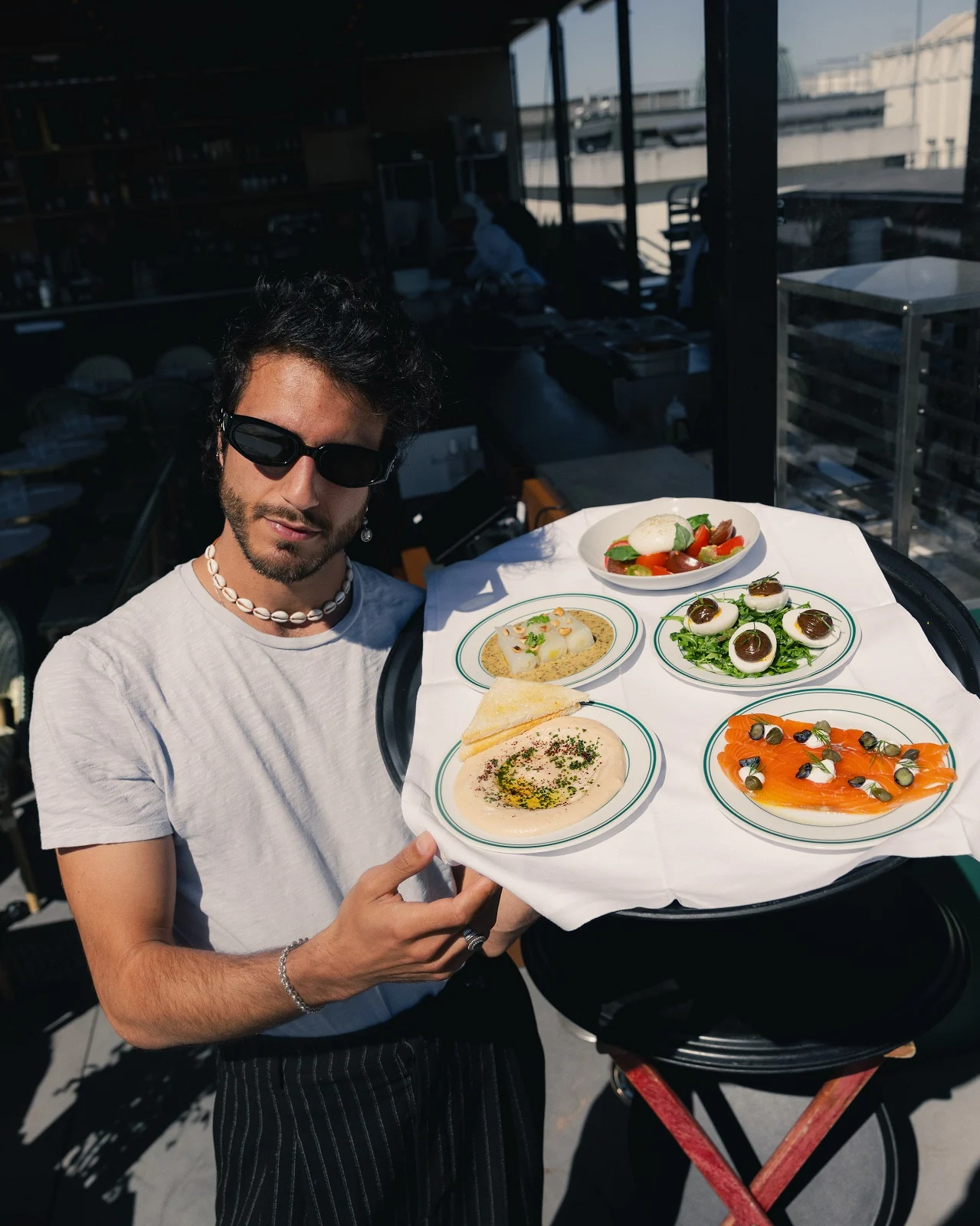 Julien Sebbag abre bistrô no rooftop mais icônico de Paris 2 Julien Sebbag abre bistrô no rooftop mais icônico de Paris