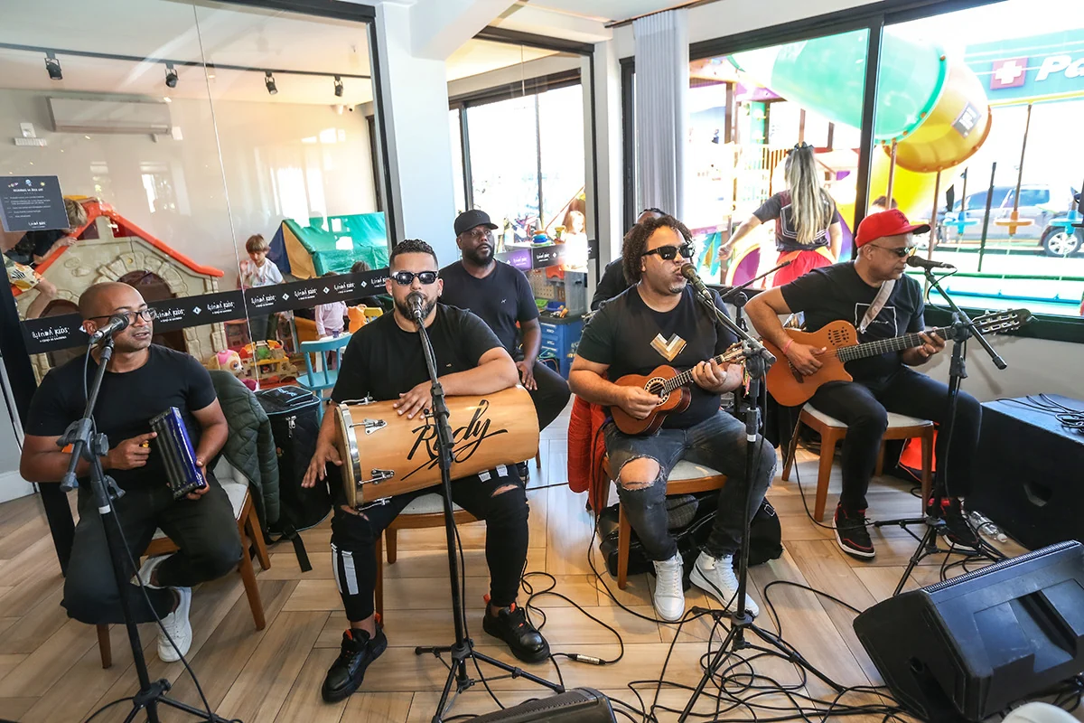 Lindacap celebra 62 anos com feijoada e música ao vivo