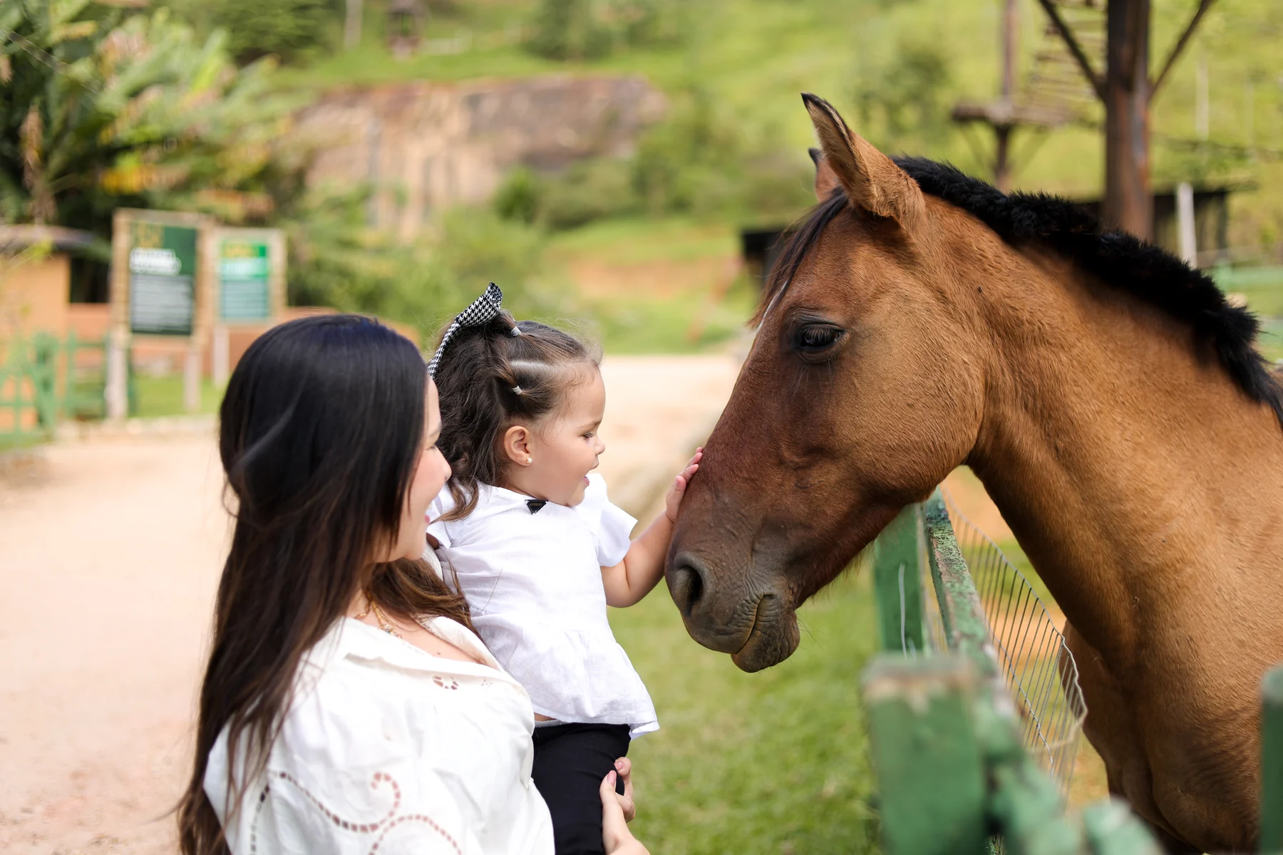 Mães conquistam arraiá e boteco nos Vilarejo