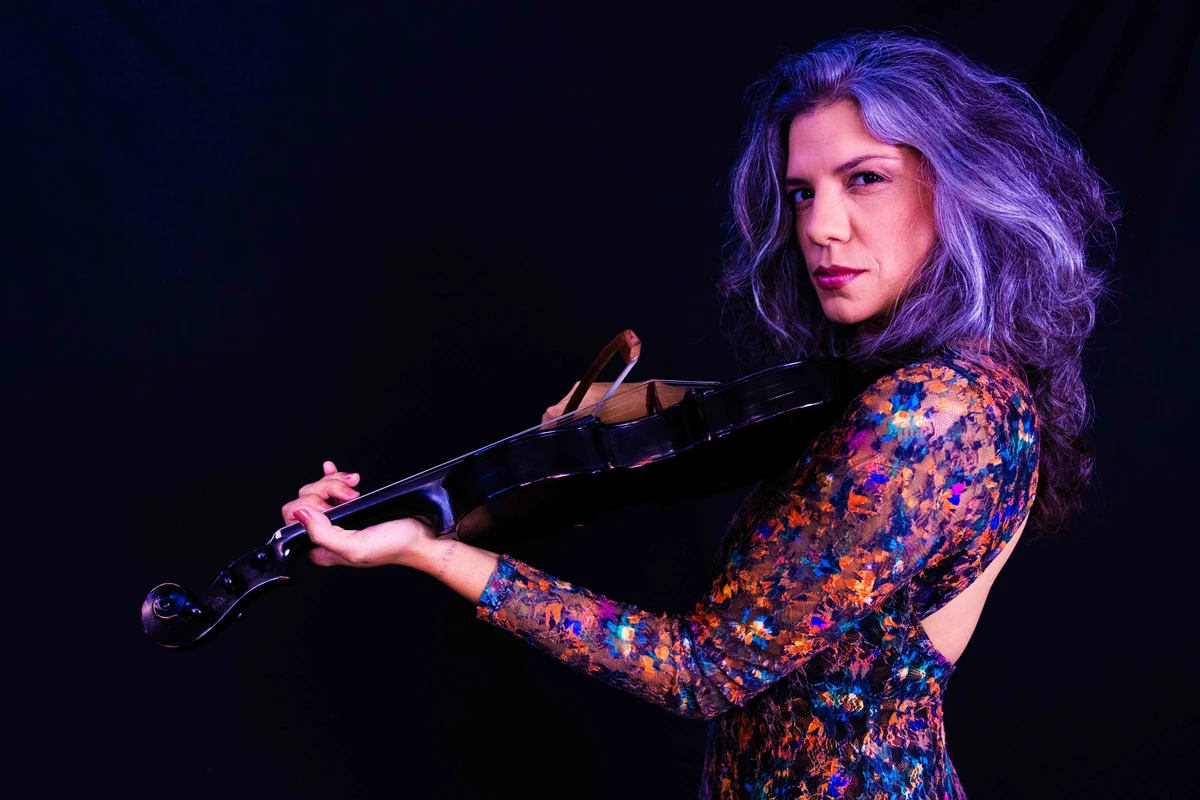 Maísa Arantes celebra 20 anos com álbum de forró pé-de-serra