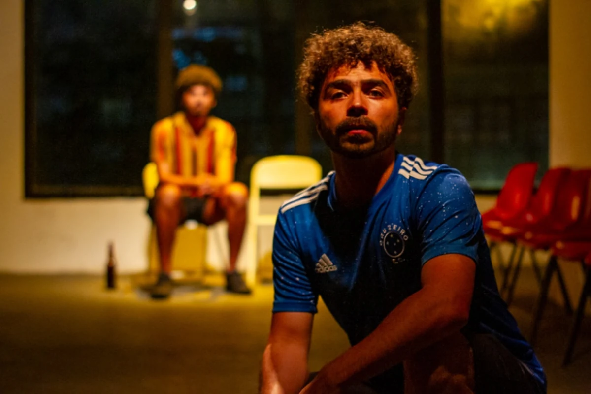 Peça Meninos expõe silêncios da masculinidade