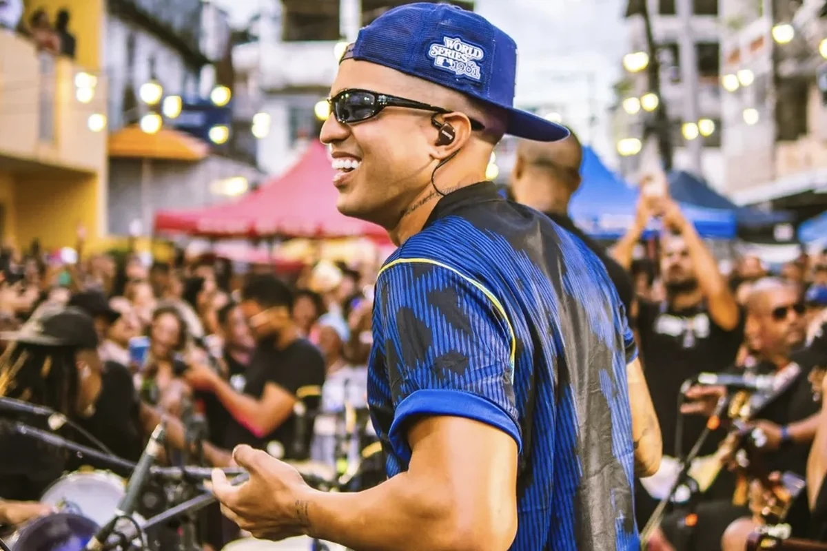 Renanzinho transforma rua em palco e conquista público