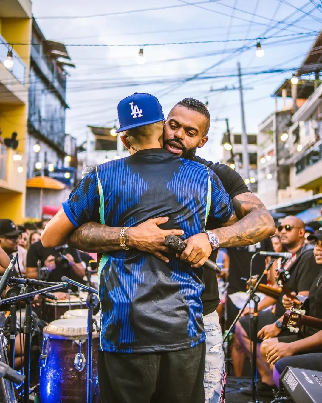 Renanzinho transforma rua em palco e conquista público