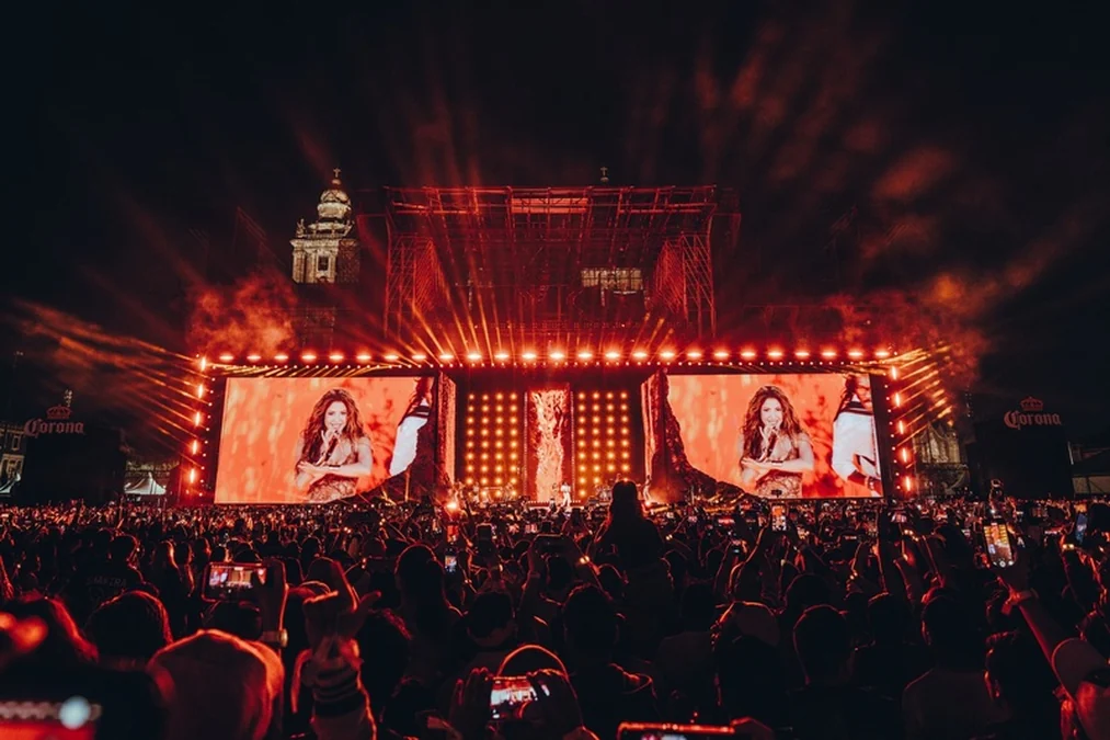 Shakira crowns Copacabana with the biggest show of her life