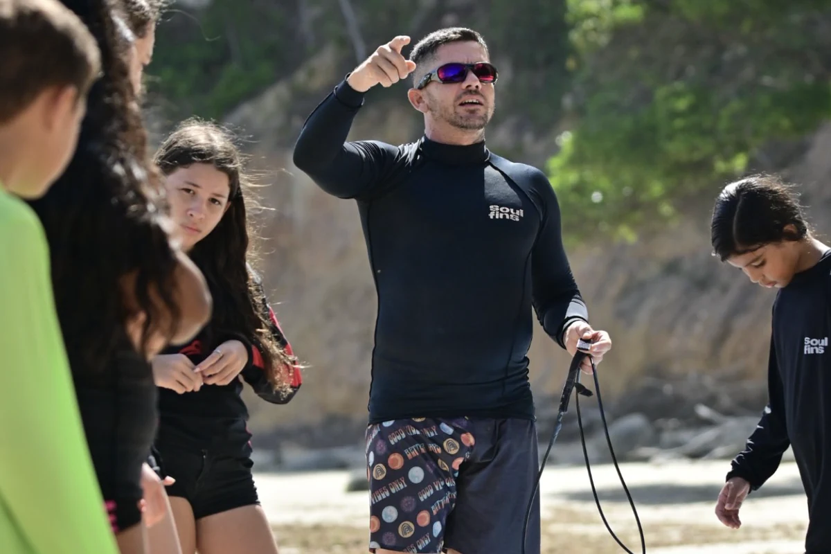 surf em pipa vira ponte entre sonhos e transformacao featured