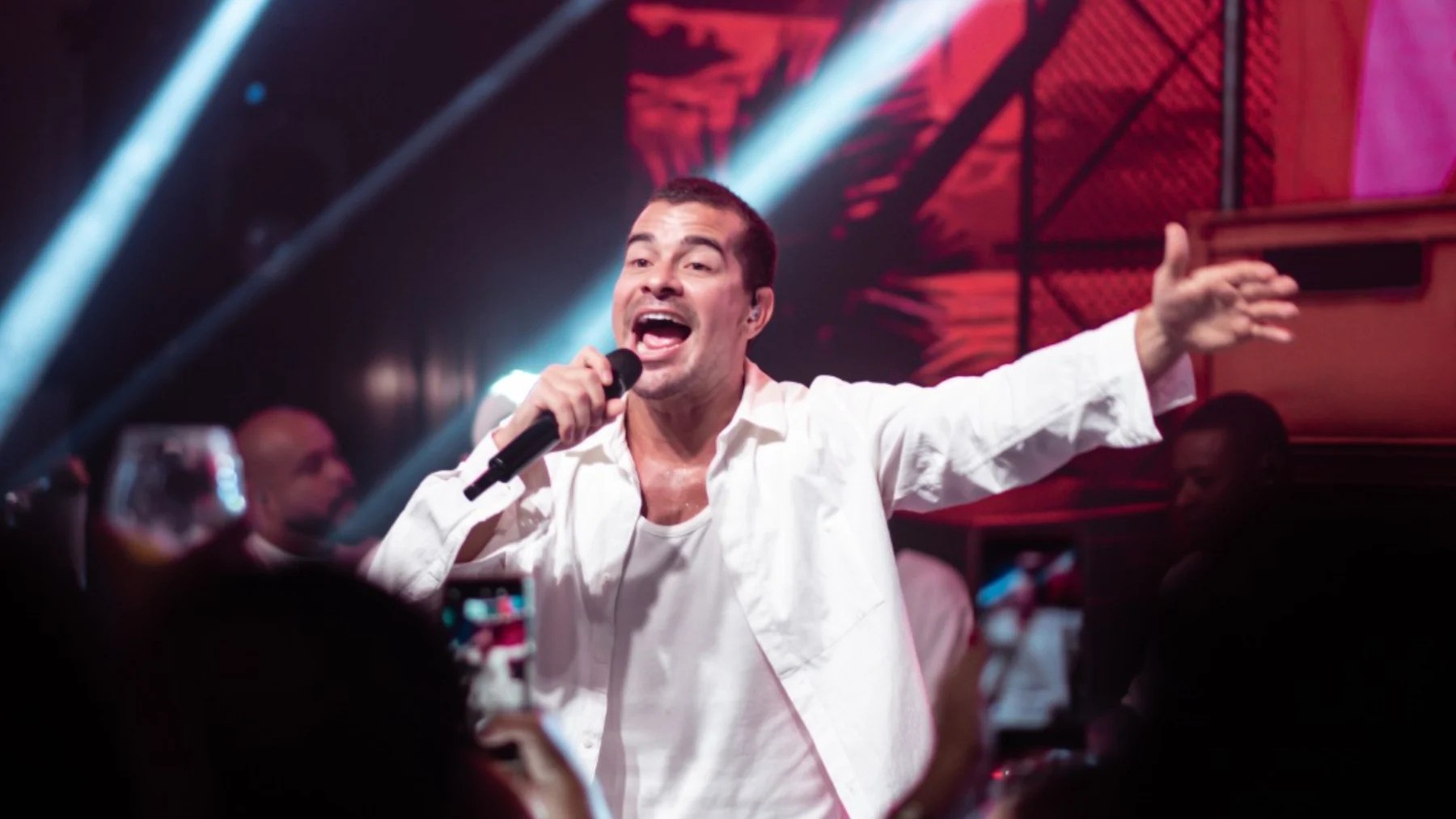 Thiago Martins reacende o amor em novo clipe 2 Thiago Martins reacende o amor em novo clipe
