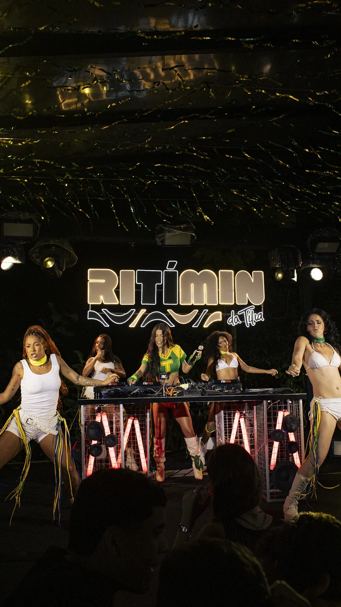 Tília lota o RiTimin e ganha Dennis DJ de surpresa