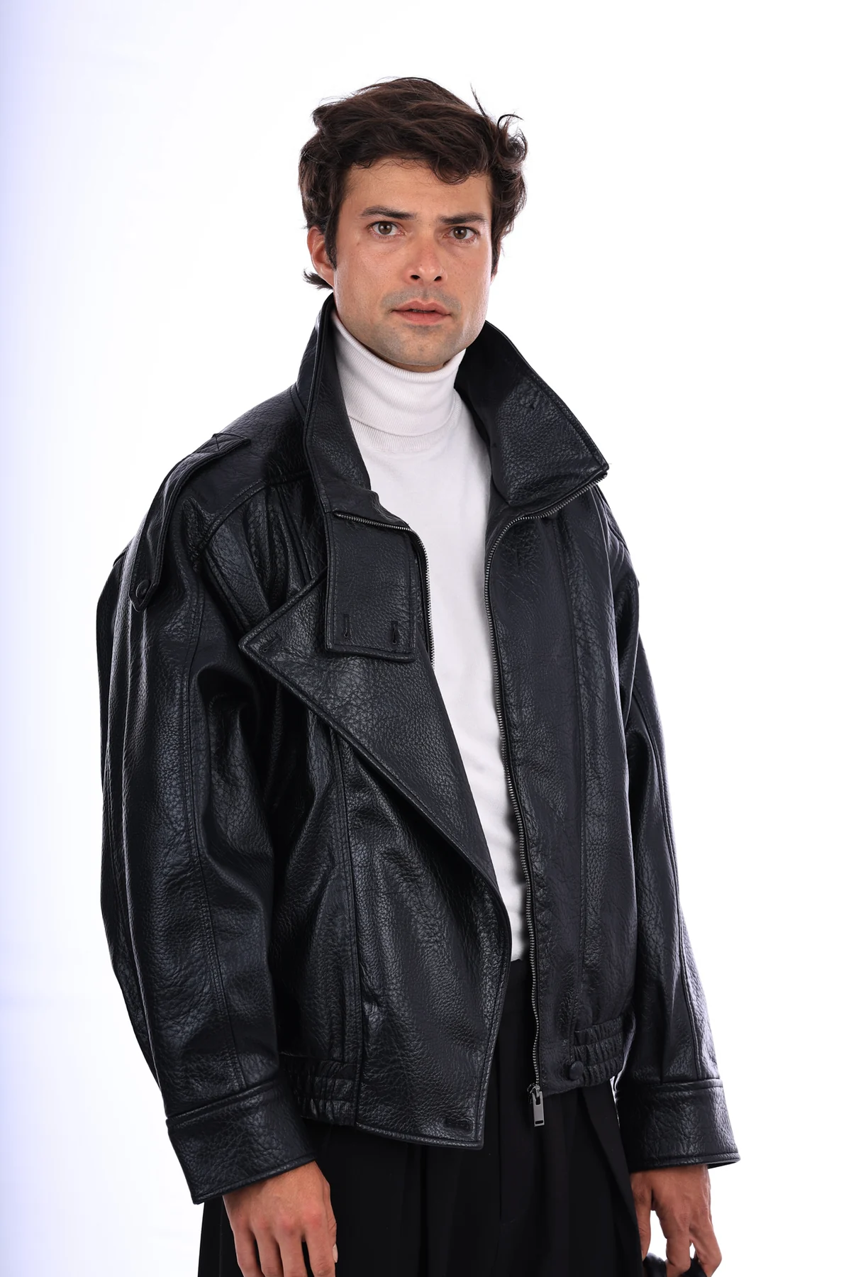 Victor Sparapane volta à Globo com série inovadora