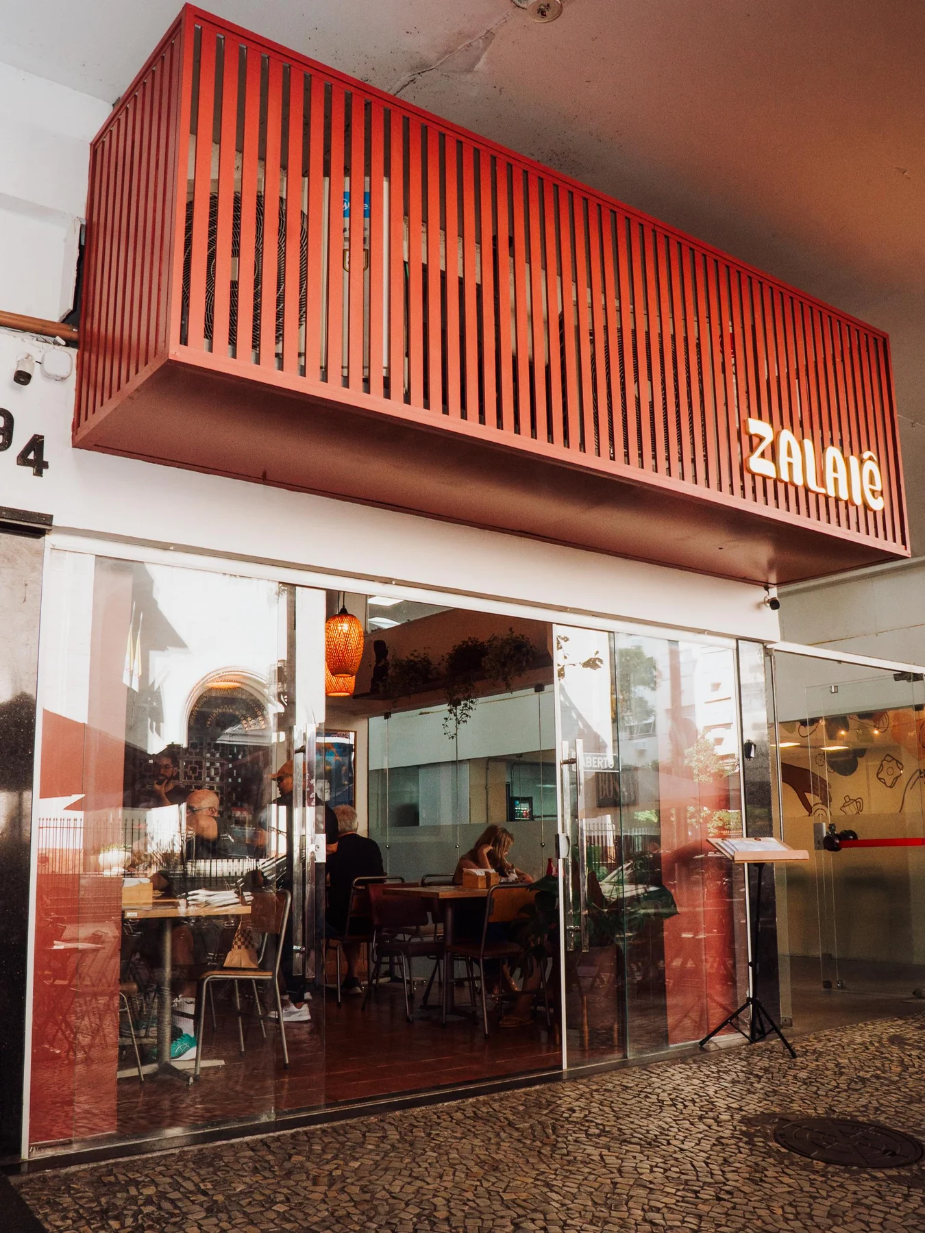 zalaie abre em copacabana com alma carioca e mesa sem hora galeria 2