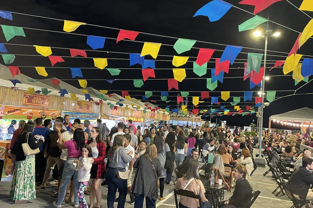 Arraiá gratuito transforma terraço do Ilha Plaza em festa junina