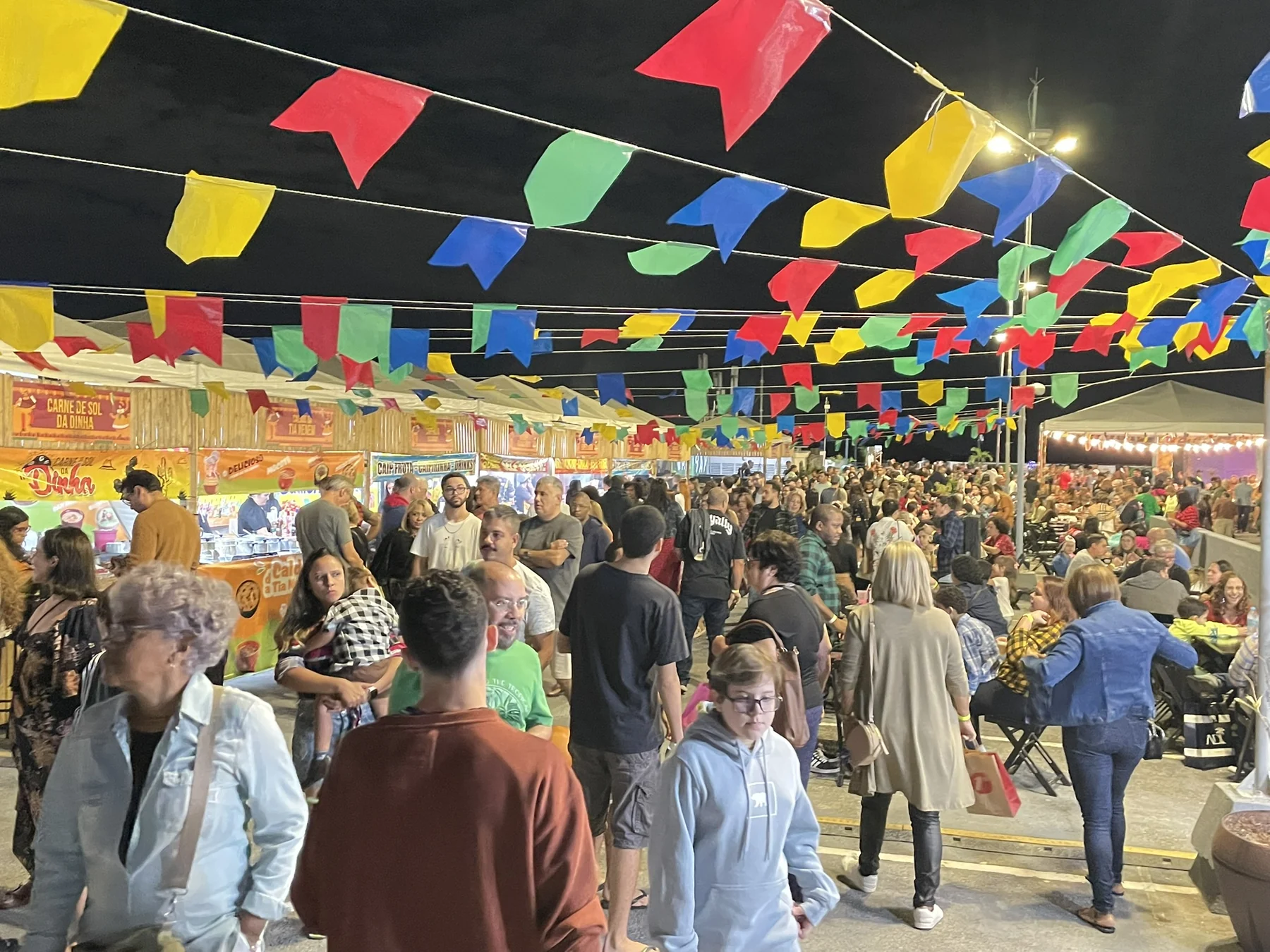 Arraiá gratuito transforma terraço do Ilha Plaza em festa junina