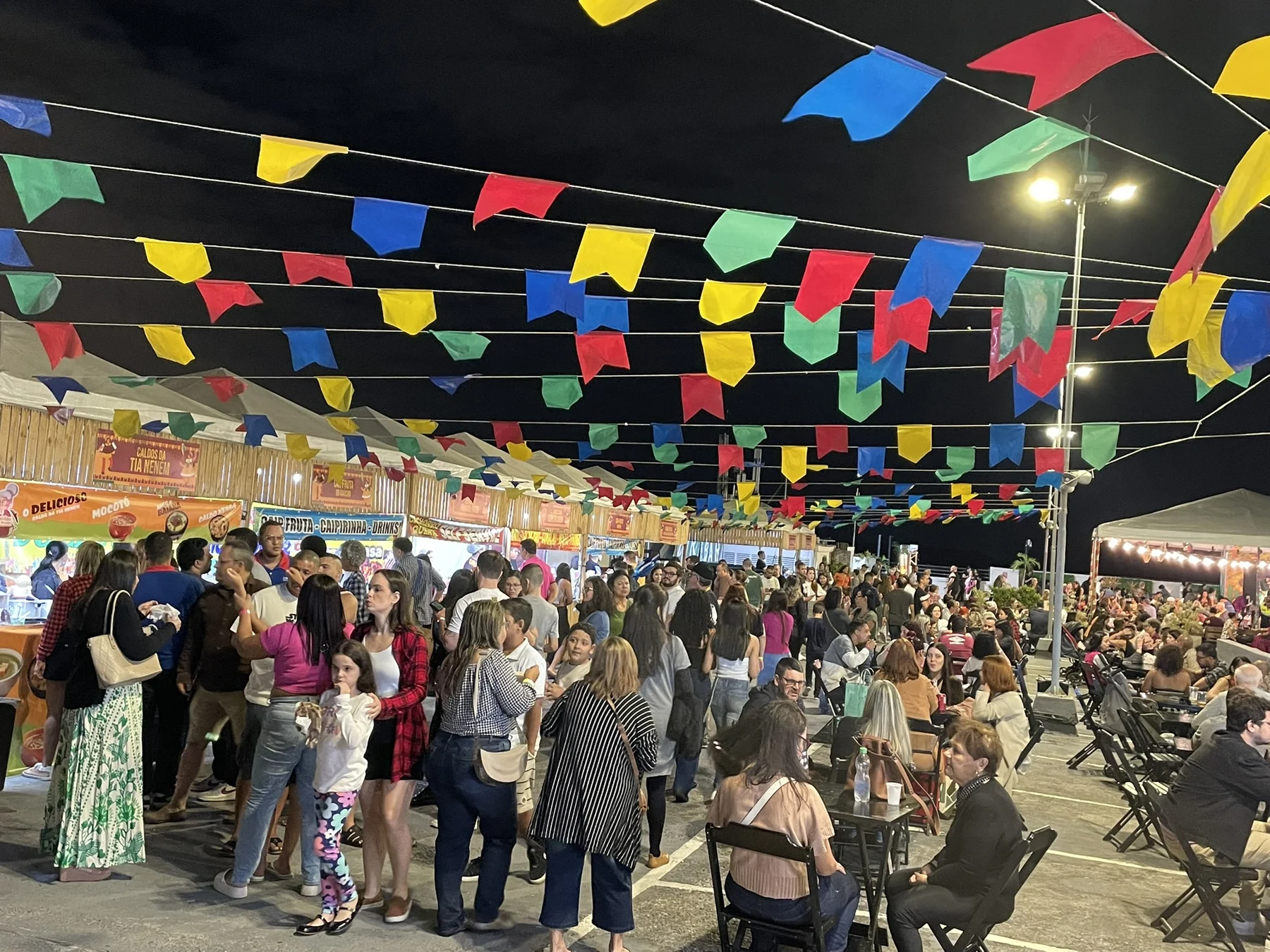 Arraiá gratuito transforma terraço do Ilha Plaza em festa junina