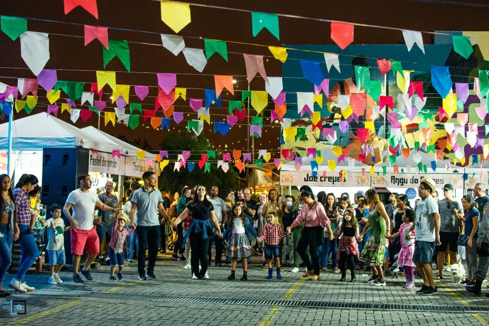 Arraiá Raiz Uptown Barra tem seis dias de festa e 30 barracas