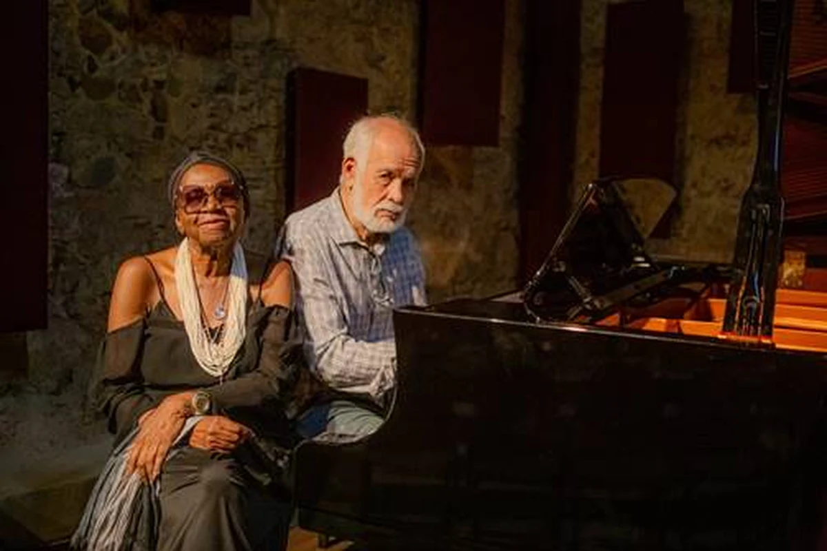 aurea martins e cristovao bastos celebram historia no album amizade featured