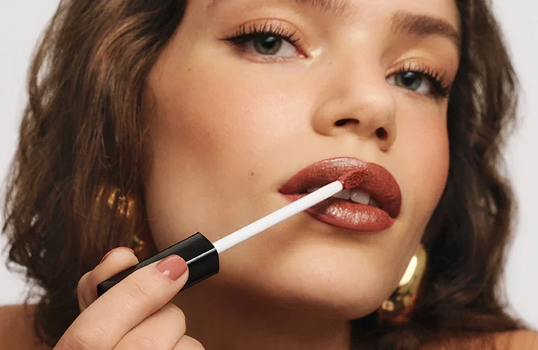 Avon aposta em tons terrosos e lança Coffee Date para o inverno