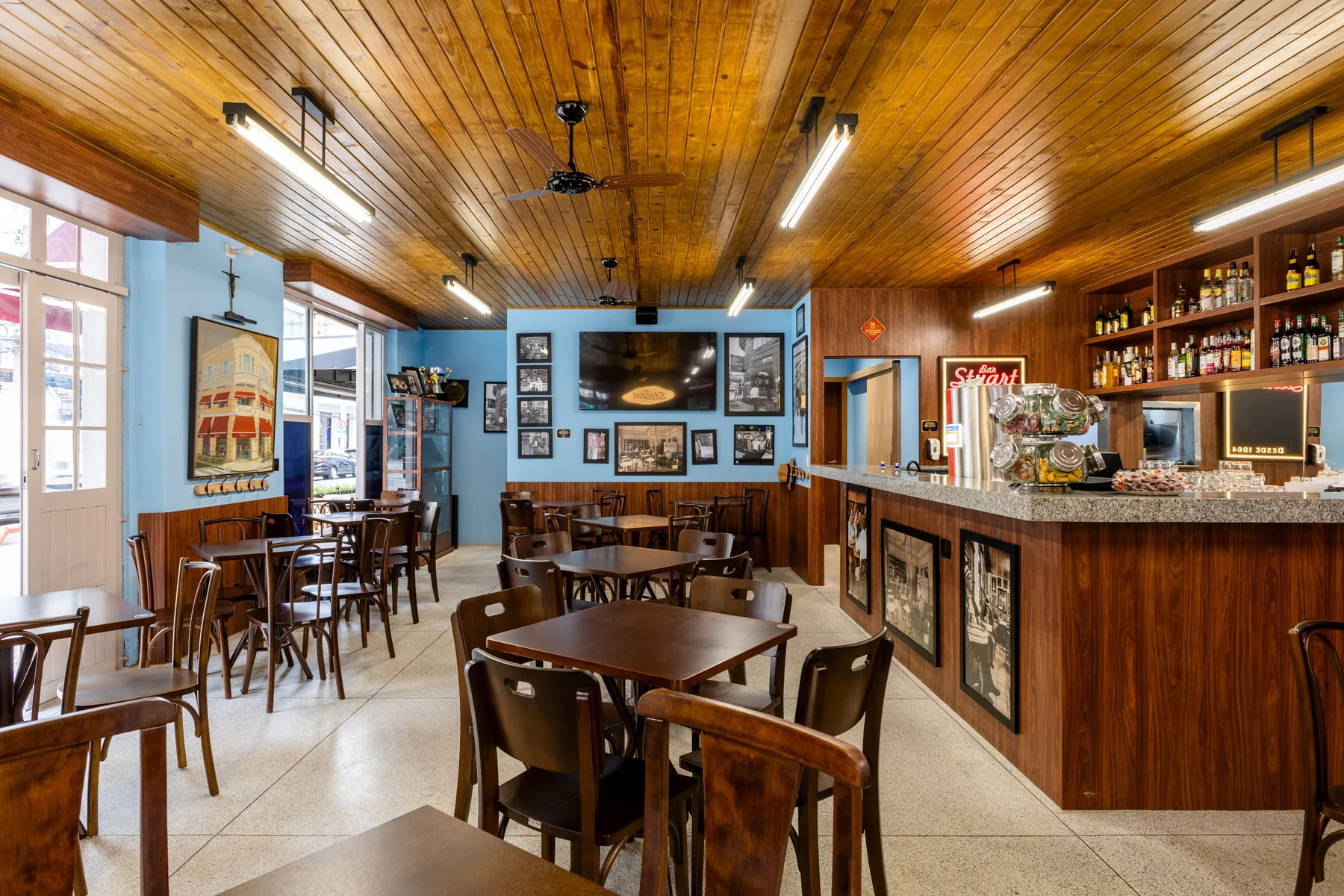 Bar Stuart reabre em Curitiba com projeto que reconstrói 120 anos