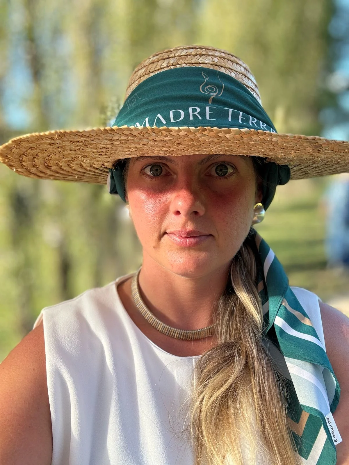 Brunch ao ar livre na Madre Terra celebra julho com espumante e taça exclusiva