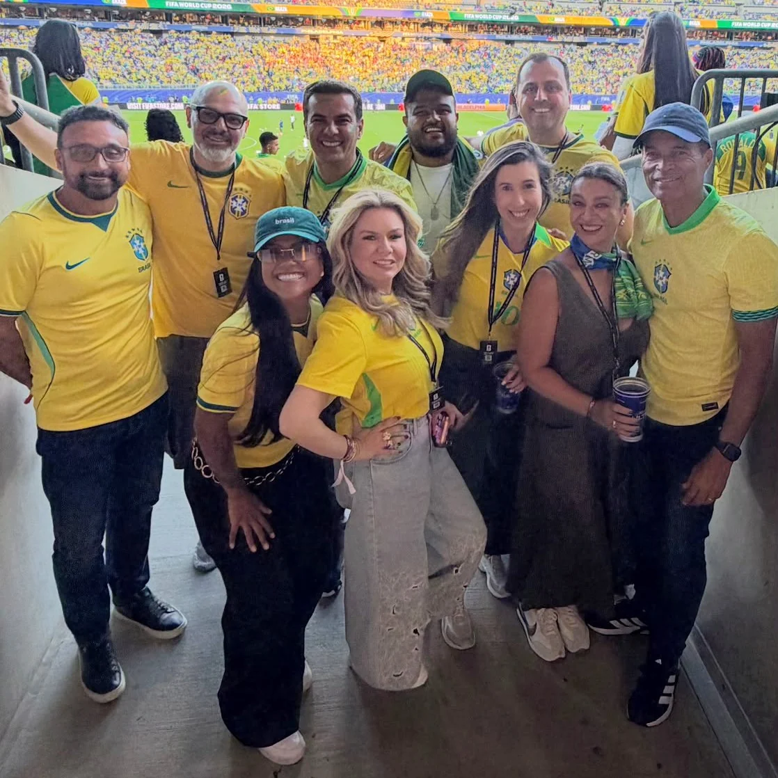 Bruno Costa reúne famosos em noite de vitória do Brasil 1 Bruno Costa reúne famosos em noite de vitória do Brasil