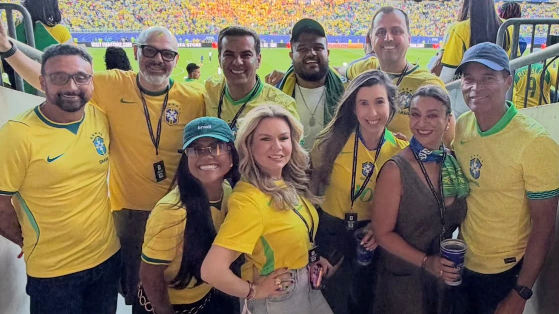 Bruno Costa reúne famosos em noite de vitória do Brasil 2 Bruno Costa reúne famosos em noite de vitória do Brasil