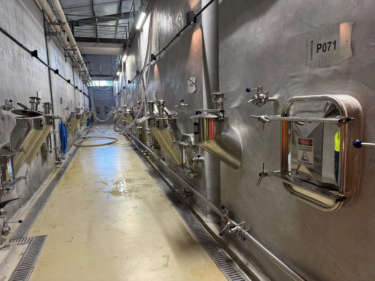 Chandon transforma tanques em cenário para jantar de Dia dos Namorados