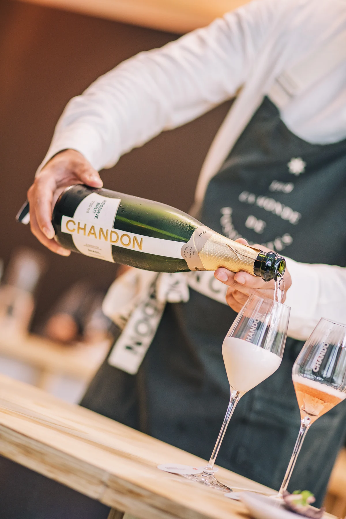 Chandon transforma tanques em cenário para jantar de Dia dos Namorados