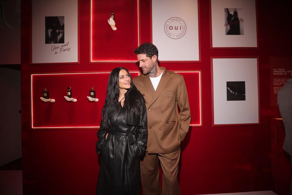 Cleo Pires aposta em sensualidade elegante e chama atenção em SP