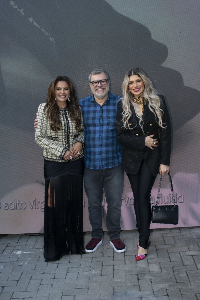 Coleção inspirada em Hebe Camargo reúne famosos na Casa Hebe