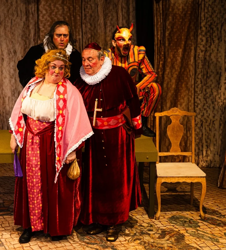 Comédia de Dario Fo entra nas últimas semanas no Teatro Commune