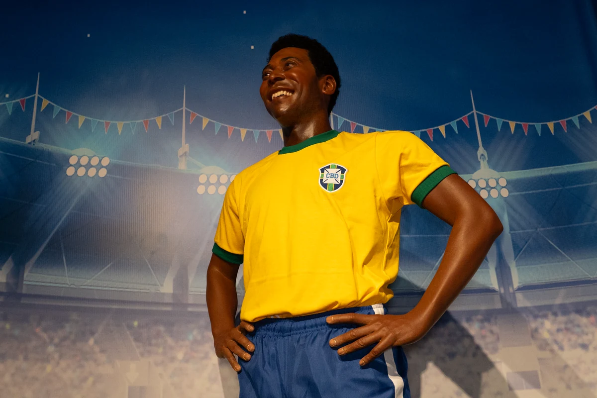 dias de jogo do brasil terao descontos e estatua inedita de pele no rio featured