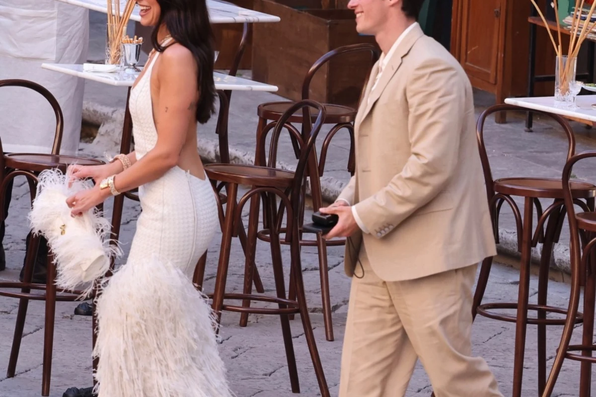 Dua Lipa aposta em Bottega Veneta na festa pré-casamento em Palermo