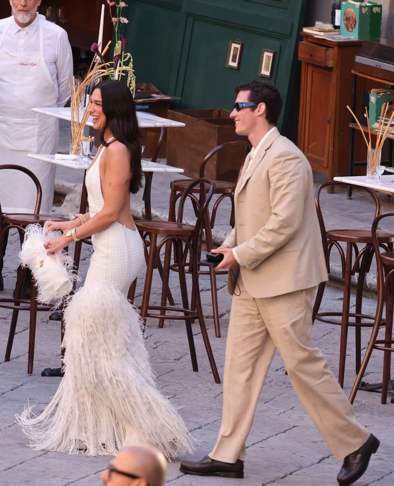 Dua Lipa aposta em Bottega Veneta na festa pré-casamento em Palermo