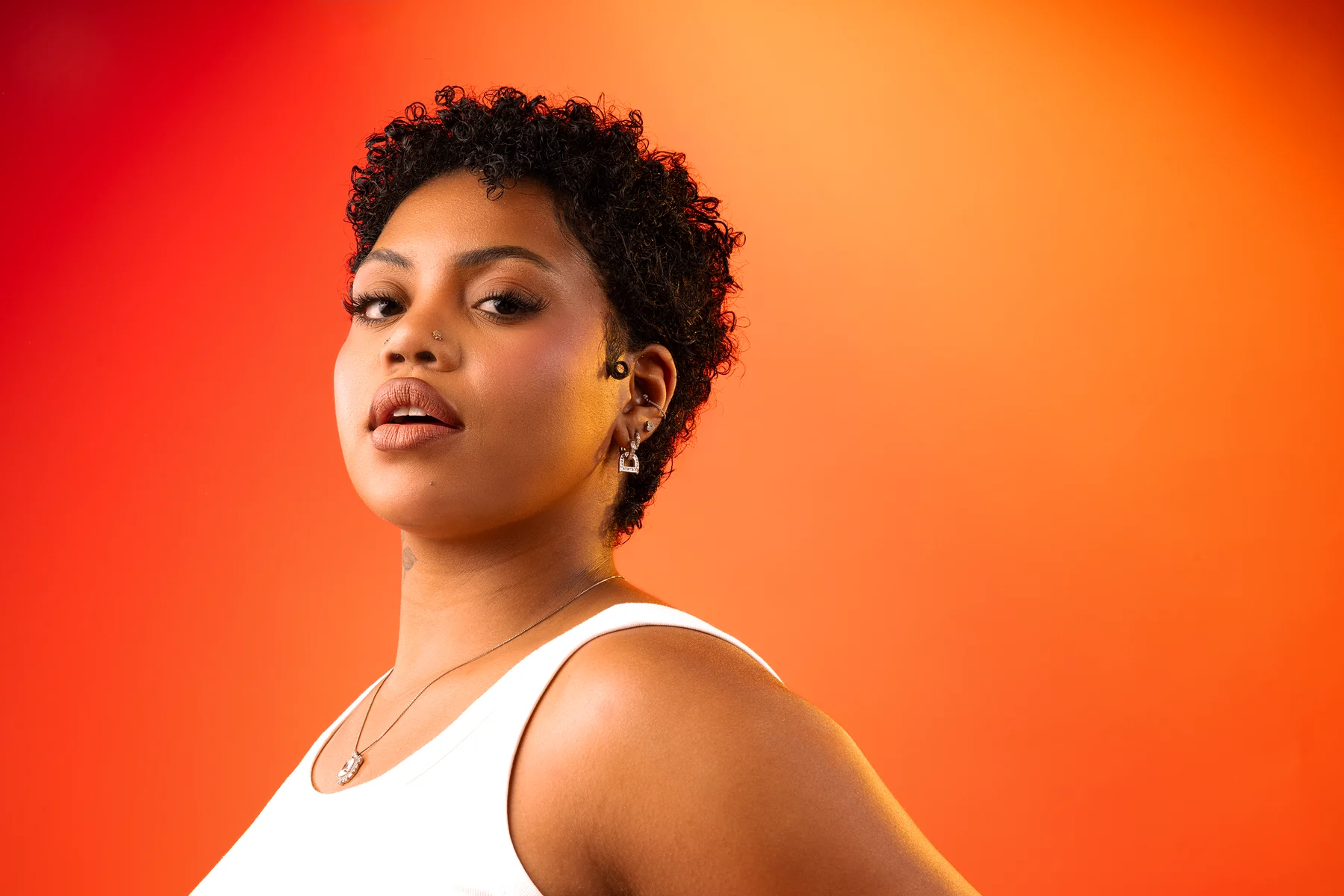 Duquesa radicaliza no visual e redefine feminilidade com cabelo curto
